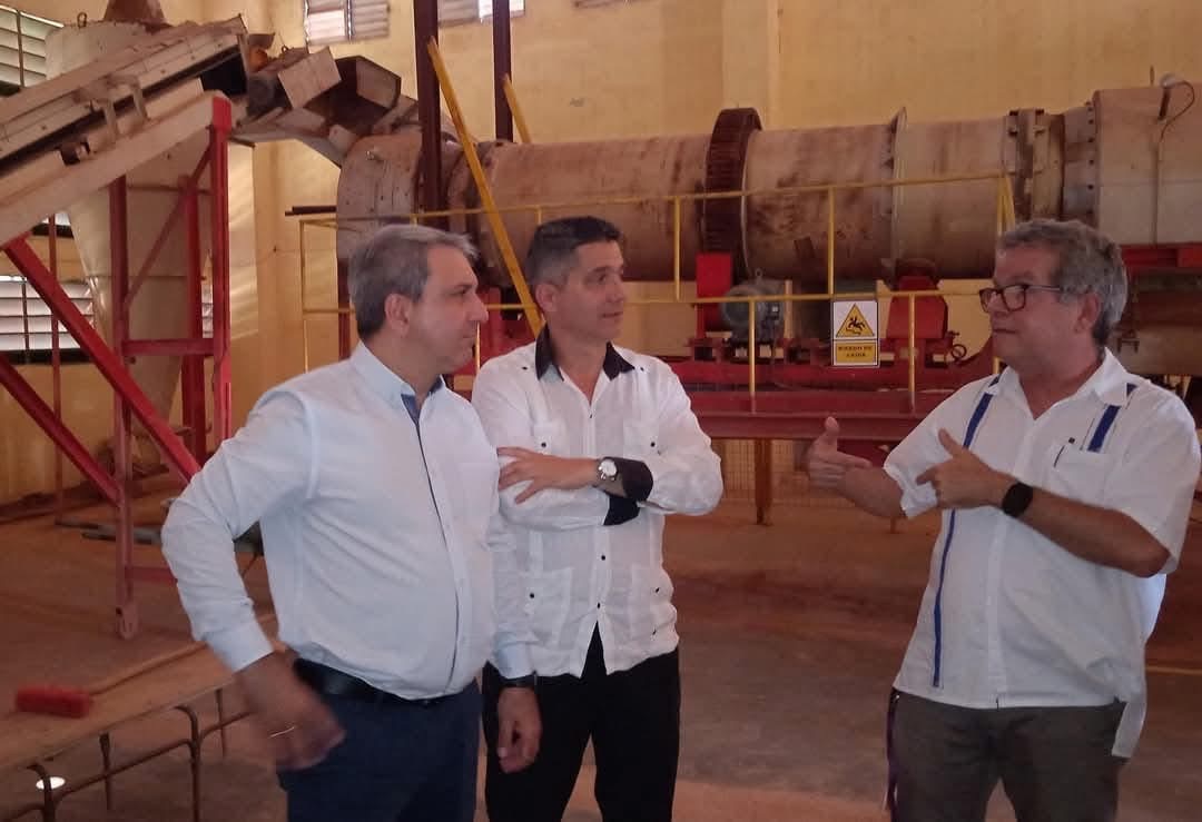 CubaMES's tweet photo. ✅Realiza visita de trabajo a la @UCLVCU el ministro Dr. C. @WalterBG_MES durante el cual realizó un recorrido por la Casita Infantil Los Criollitos, la Casa del Estudiante, las áreas deportivas y el CIDEM.
Acompañado de @lbolivera73 y su equipo de trabajo. 
#UniversidadCubana https://t.co/N5DWFVCMA1