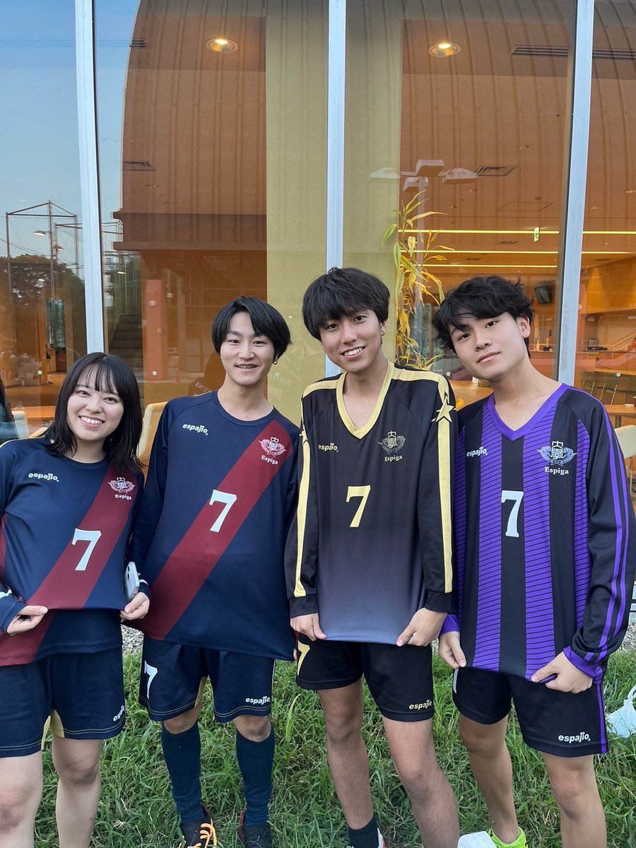 espiga2024's tweet photo. エスピガのユニフォームは
学年ごとにカラーが変わります❣️

17thは赤🍎と紺🫐
18thは金🌟と黒🖤
19thは紫🦄と黒🎶
20thはピンク💞と黒📷

毎年自分たちで話し合ってデザインも決めます！
21thのユニフォームも楽しみです！ https://t.co/8LyclC6bn6