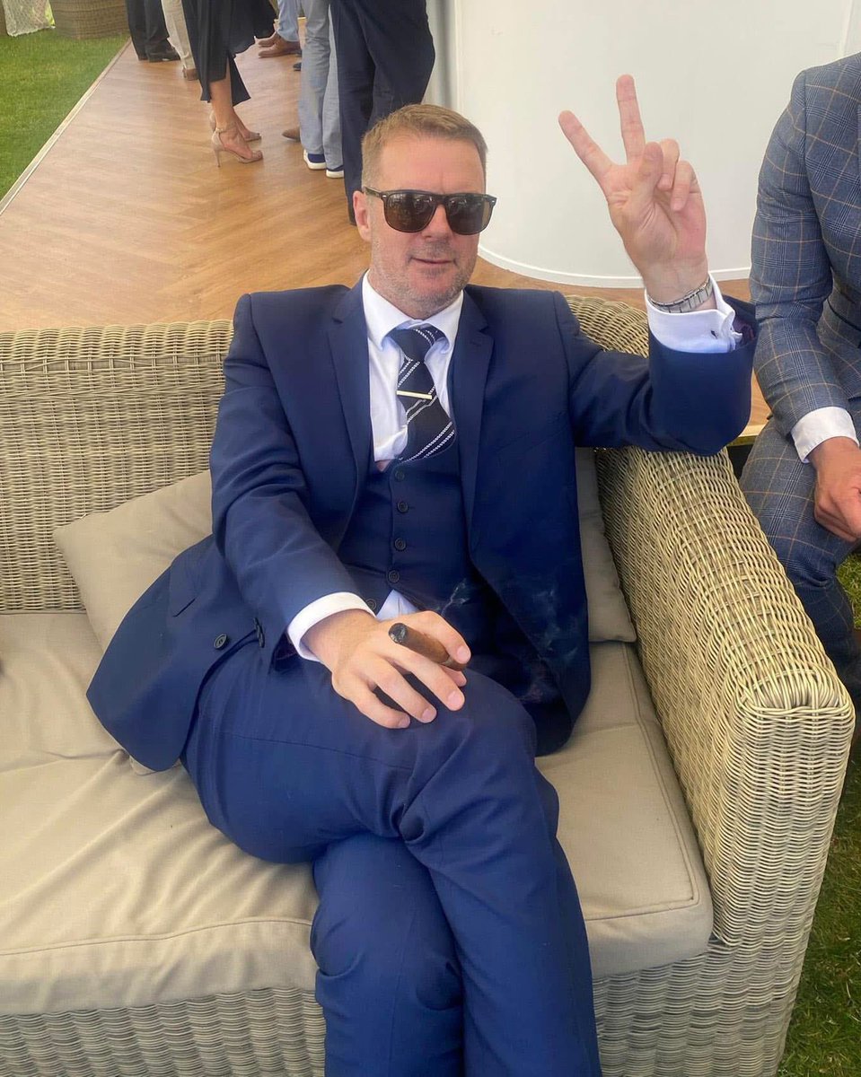 A year ago today we lost Graeme Gee. Forever in our thoughts and hearts. 
Our thoughts are with your family on this day. 
There will be a minutes applause at tomorrow’s game in memory of you Gee. 🕊️