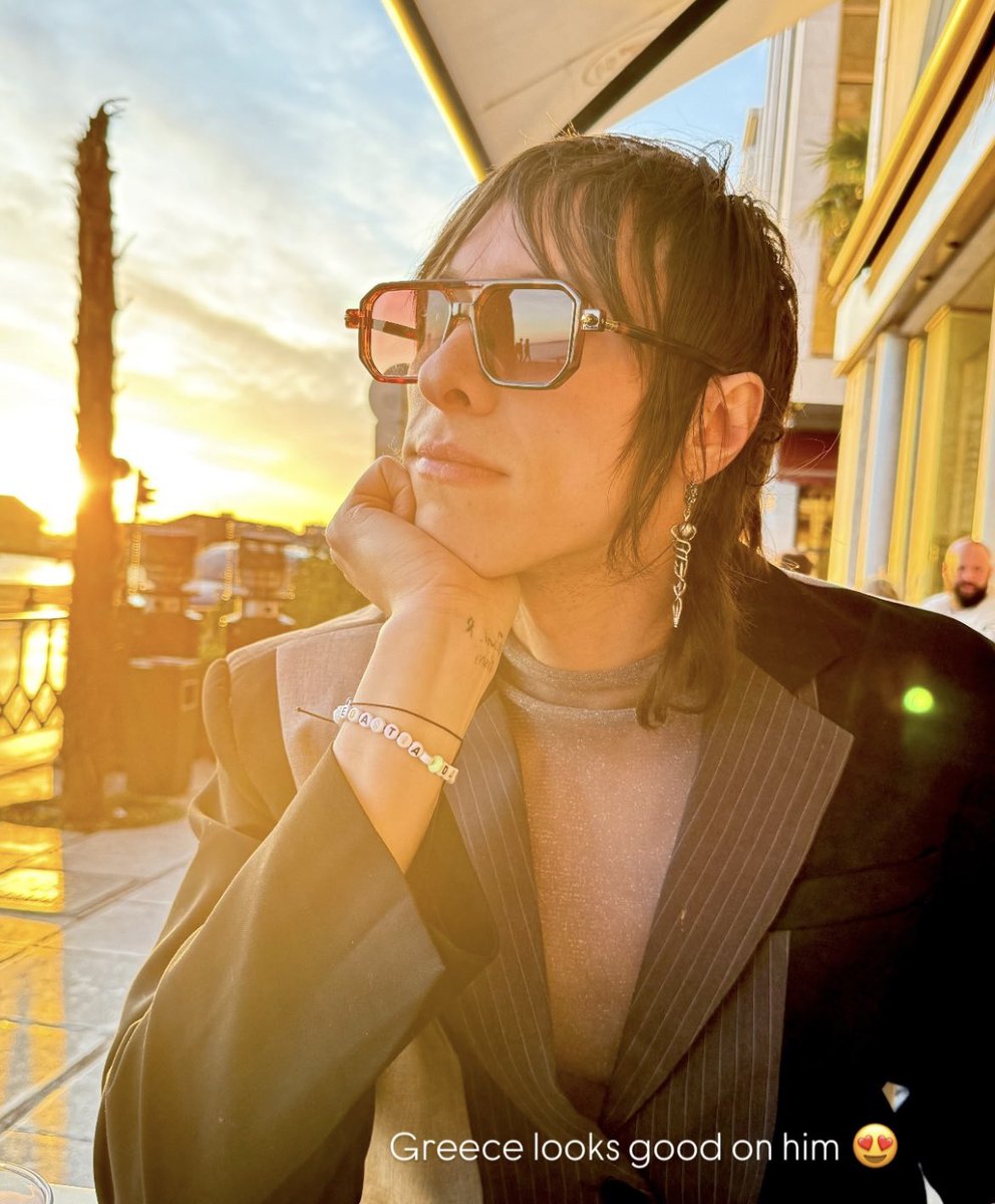 He still wears the bracelet that I gave him  (the black one) IT MADE ME THE HAPPIEST PERSON ALIVVVEEE <a href="/SebastianDanzig/">Sebastian Danzig</a>