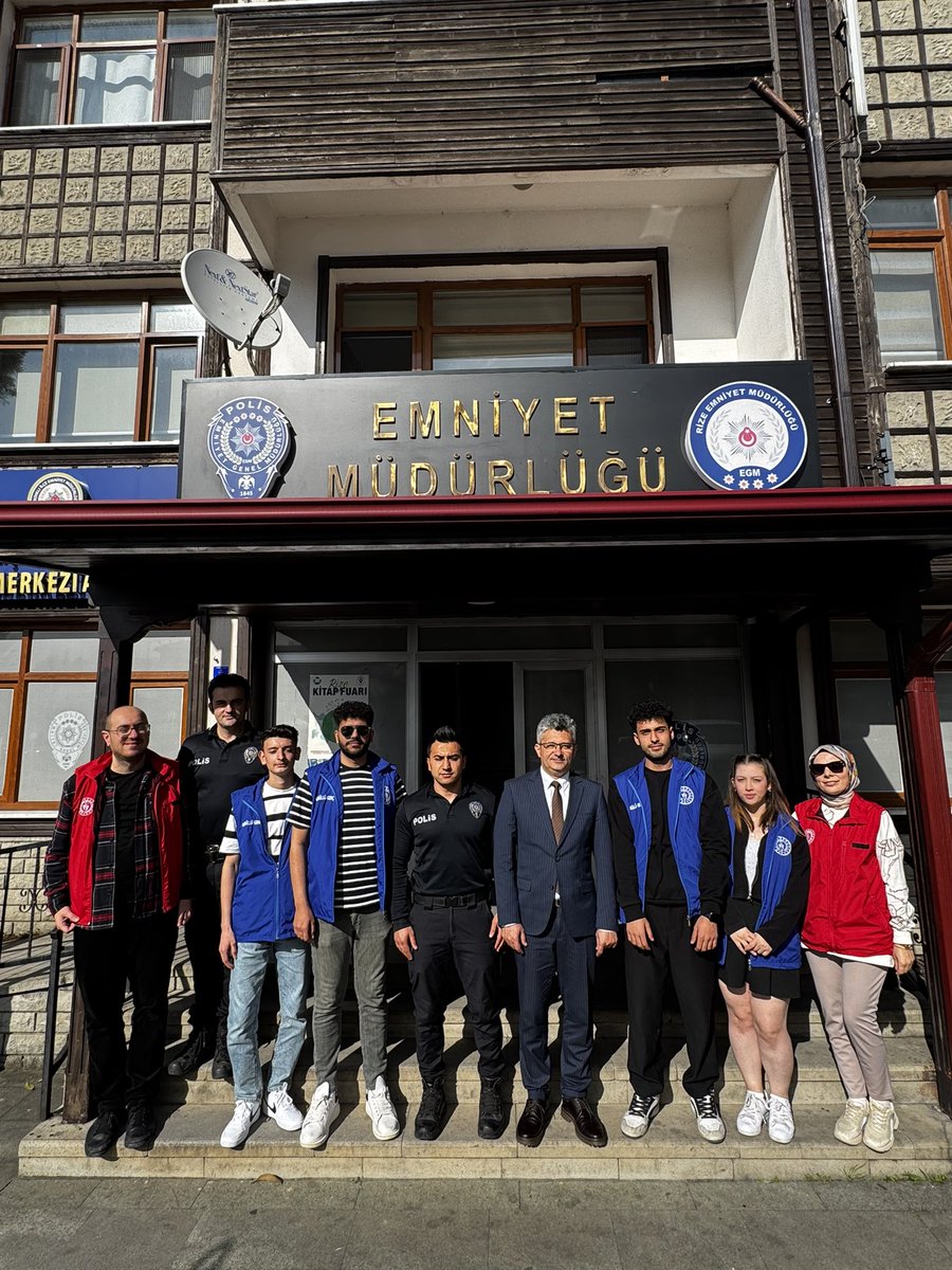 GSB_FindikliGM's tweet photo. Türk Polis Teşkilatımızın 180. Kuruluş Yıl Dönümünü kutlamak amacıyla, öğrencilerimizle İlçe  Emniyet Müdürlüğünü ziyaret ettik🧑‍✈️👩‍✈️

#GSBHepYanına https://t.co/s9D3xTC6nw