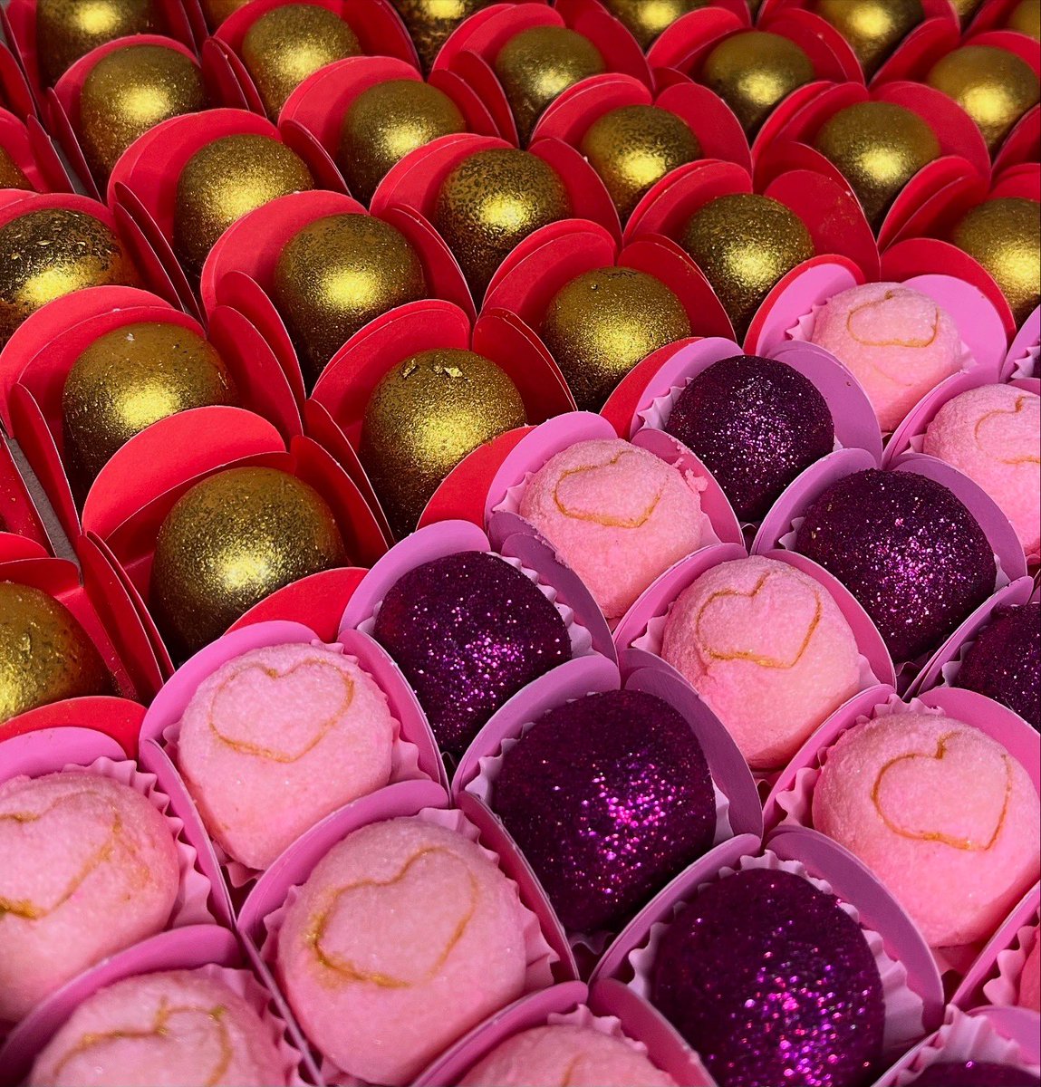 blendcacau's tweet image. A elegância e doçura em forma de doces ❤️
Encomendas Blend (65) 99258 8824 📲 

#docinhos #docinhosgourmet #delicias #boatarde #sextou #encomendas #cuiaba #obrigadosenhor