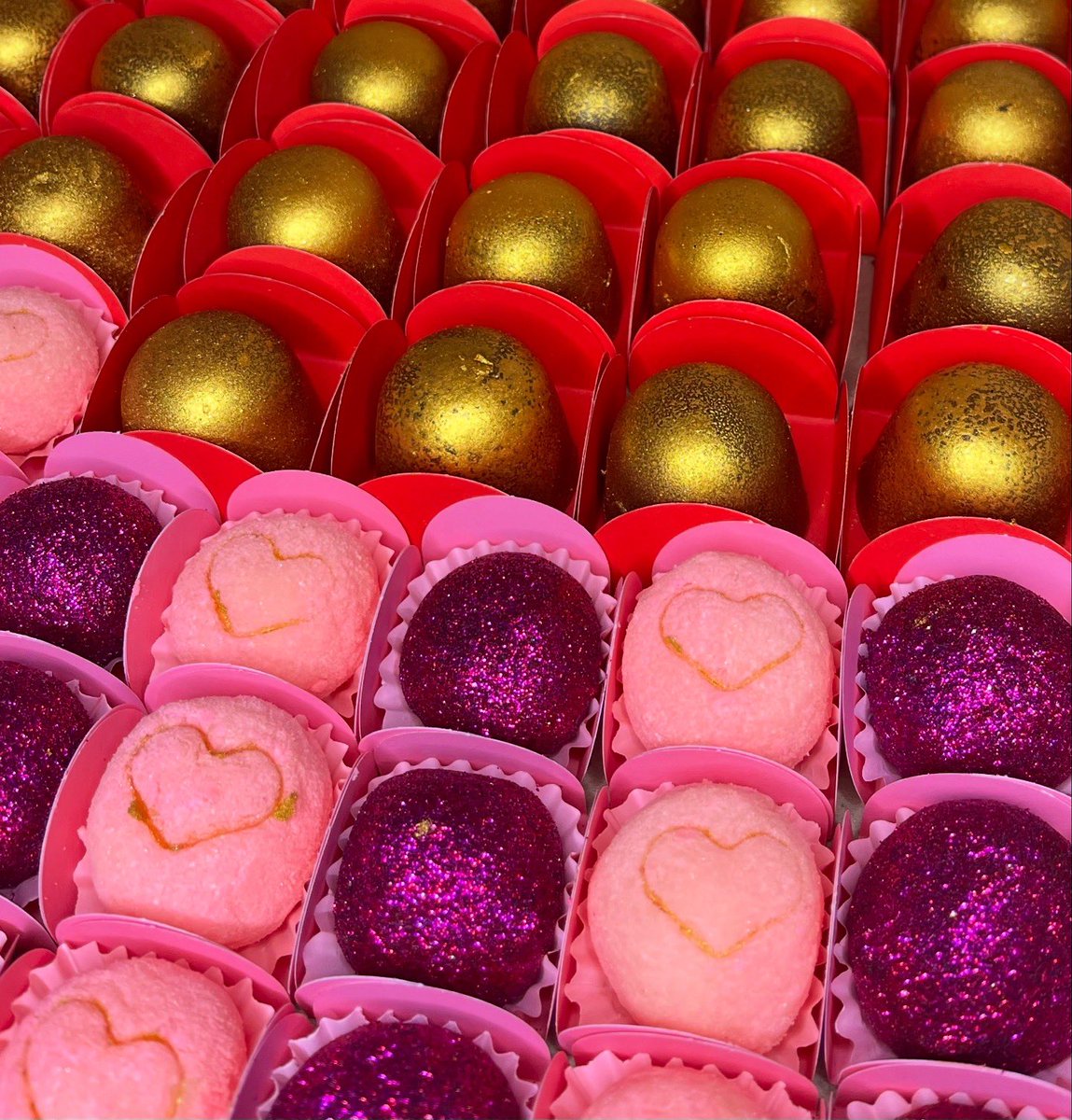 blendcacau's tweet image. A elegância e doçura em forma de doces ❤️
Encomendas Blend (65) 99258 8824 📲 

#docinhos #docinhosgourmet #delicias #boatarde #sextou #encomendas #cuiaba #obrigadosenhor