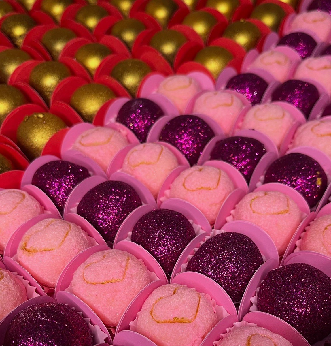 blendcacau's tweet image. A elegância e doçura em forma de doces ❤️
Encomendas Blend (65) 99258 8824 📲 

#docinhos #docinhosgourmet #delicias #boatarde #sextou #encomendas #cuiaba #obrigadosenhor