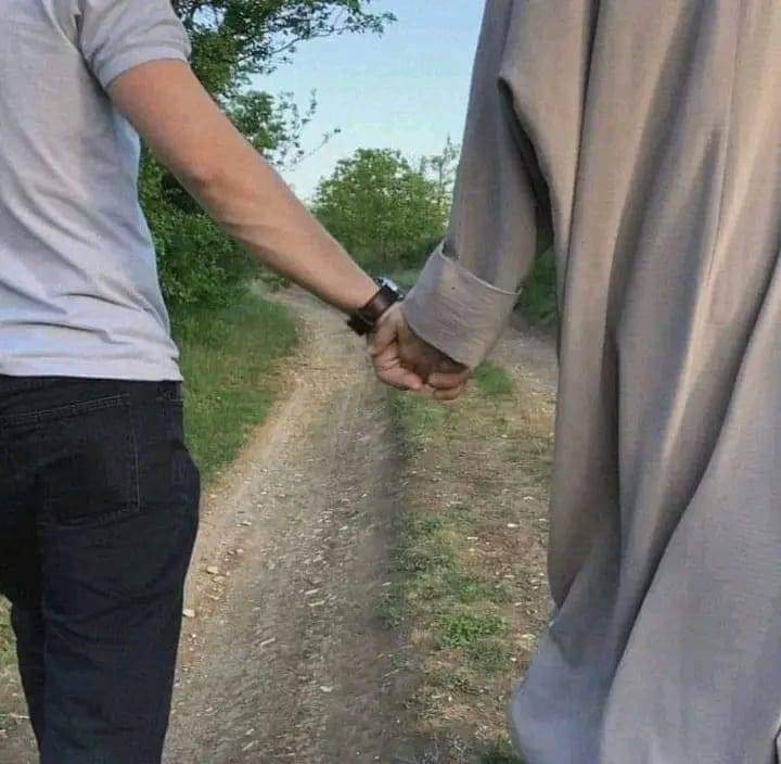 "وشخصًا يَخطو معي الصِعاب ولا يُصعبها عليّ، هينًا لينًا لا يُشقيني في صُحبته."⁦