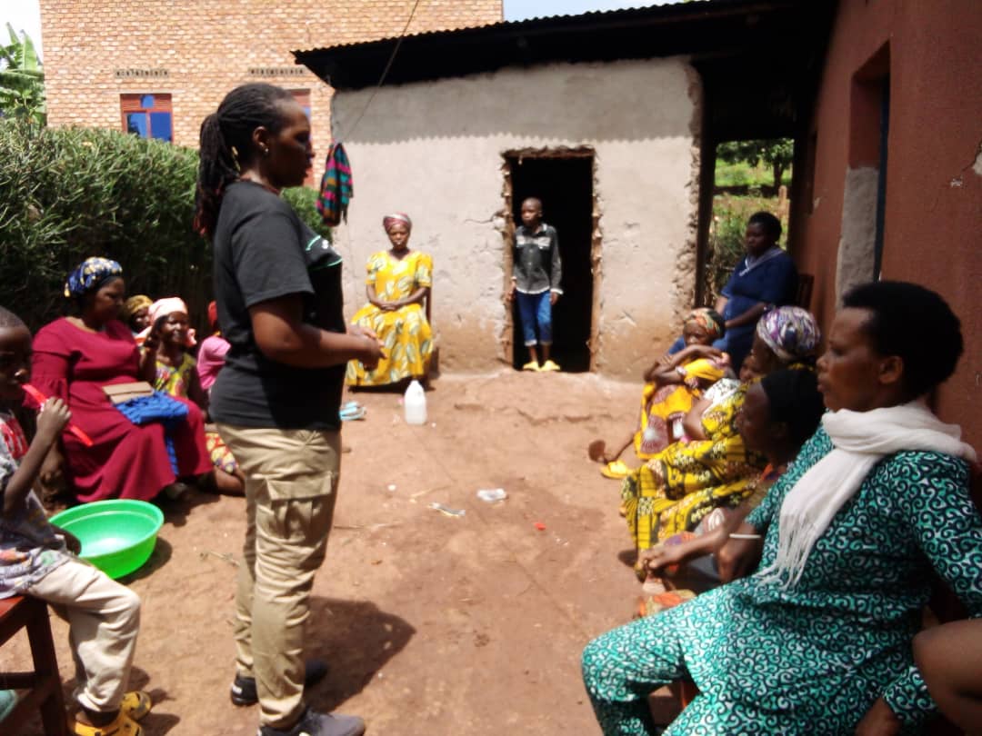 CNF KIREHE DISTRICT (@cnfkirehe) on Twitter photo Murwego rwo gufata mu mugongo no kuba hafi abarokotse Genocide yakorewe abatutsi 1994 <a href="/KireheDistrict/">Kirehe District</a> , abagore bakoze umuganda bubakira igikoni umugore utishoboye warokotse Genocide. Twibuke twiyubaka <a href="/rangira/">Bruno Rangira</a> <a href="/RwandaWomen/">National Women's Council</a> Murwego rwo gufata mu mugongo no kuba hafi abarokotse Genocide yakorewe abatutsi 1994 <a href="/KireheDistrict/">Kirehe District</a> , abagore bakoze umuganda bubakira igikoni umugore utishoboye warokotse Genocide. Twibuke twiyubaka <a href="/rangira/">Bruno Rangira</a> <a href="/RwandaWomen/">National Women's Council</a>
