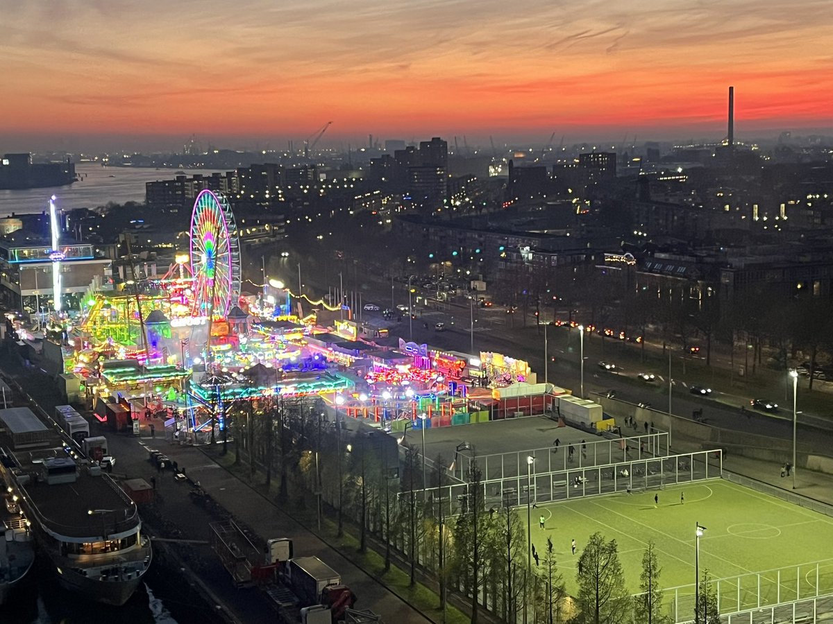lindazoon's tweet image. #kermis #rotterdam #müllerpier