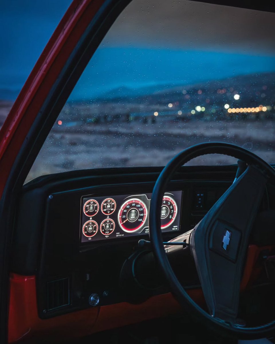 AutoMeter's tweet photo. That evening glow hits different✨
#squarebody #squarebodynation #squarebodychevy https://t.co/mJiBNVjcZU