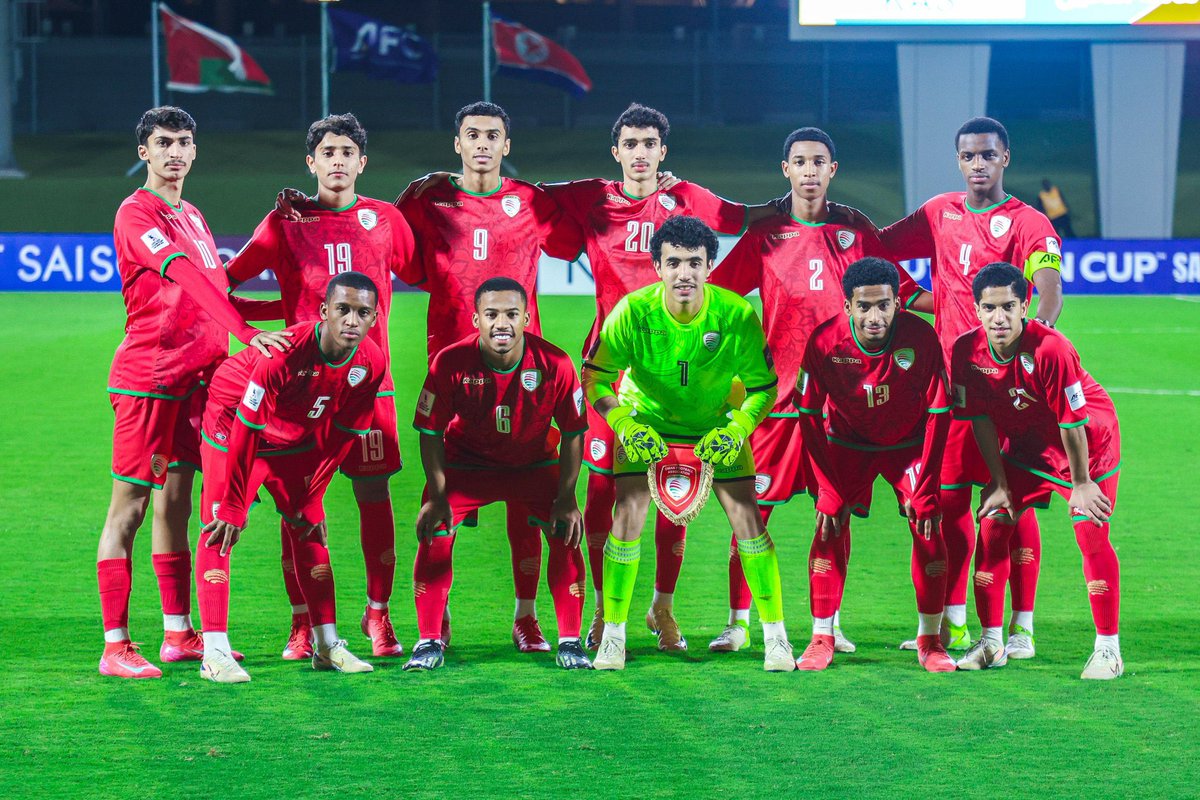 منتخب الناشئين وكما توقعنا فأنه يخرج من بطولة كأس اسيا، منتخب يملك اسماء جديره بالاهتمام ولكن للاسف منتخب يلعب بدون مدرب

انور اخذ فرصته وفرصة غيره وما اعرف اصلا المعايير اللي تم اختياره عليها لانه ما عنده اي انجازات تذكر، طلعنا من اسهل بطولة ممكن تتأهل فيها لكاس العالم

#عمان