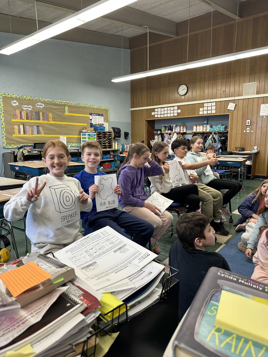 MrsScottDale's tweet photo. Modeling how sound waves travel through the air (and being a little silly!) #beproudbedale #medfieldps https://t.co/7k4K0bXh7e