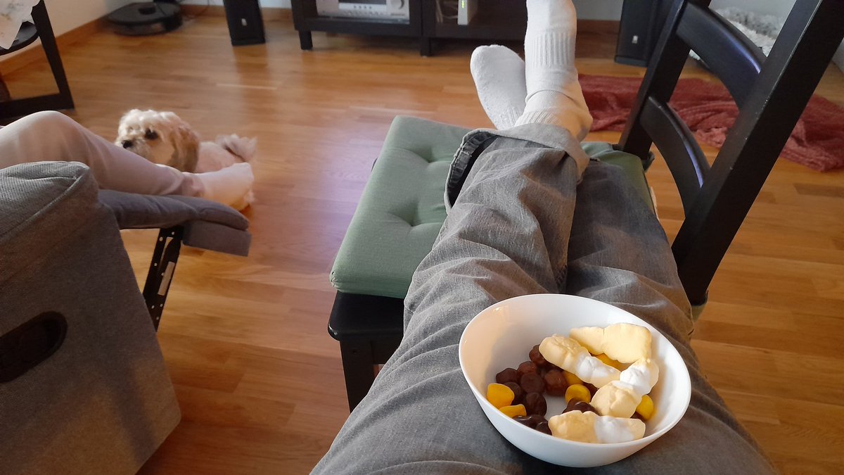 SwedishGamester's tweet photo. I'm visiting #mom in her #NewApartment and she's #dogsitting my sister's cute little #doggie tonight. We took a walk earlier and now we're watching #MaskedSinger and eating #candy. Which #FancyNancy took as an #insult and was #moping, until mom picked her up! 😆
#Fredagsmys https://t.co/g8rxDmA6el