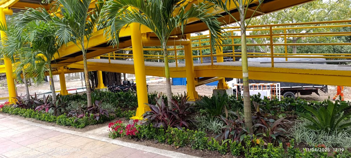 dumek_turbay's tweet photo. No es un rénder, son los bajos del puente de Los Caracoles, en la Transversal 54, donde estaban los gatitos que fueron reubicados en el Centro de Bienestar Animal #ElGuardián  

Recuperamos el entorno y lo embellecimos. El puente lo rehabilitamos. Hay cámaras de seguridad para cuidar que nadie, nunca más, abandone animalitos.