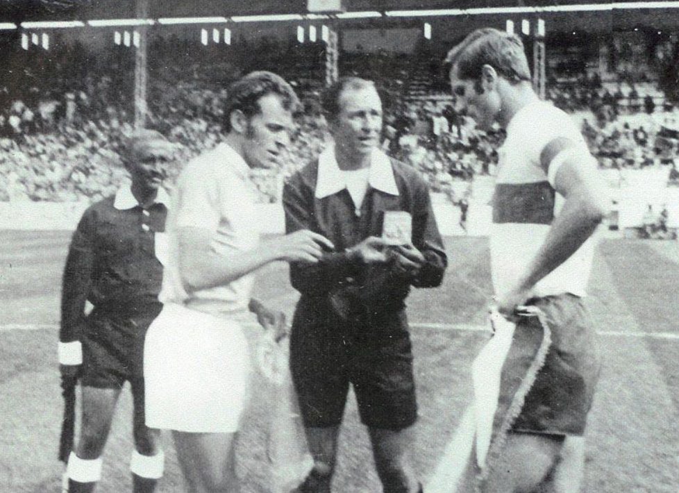 44BootsOnX's tweet photo. #Italy 's third group match at the 1970 #WorldCup was also a frustrating 0-0 draw against Israel. They had two goals disallowed for offside and were held scoreless for a second game. They still qualified top of Group 2 ahead of Sweden and Uruguay. #WC70 https://t.co/Ek5EiH2JeU
