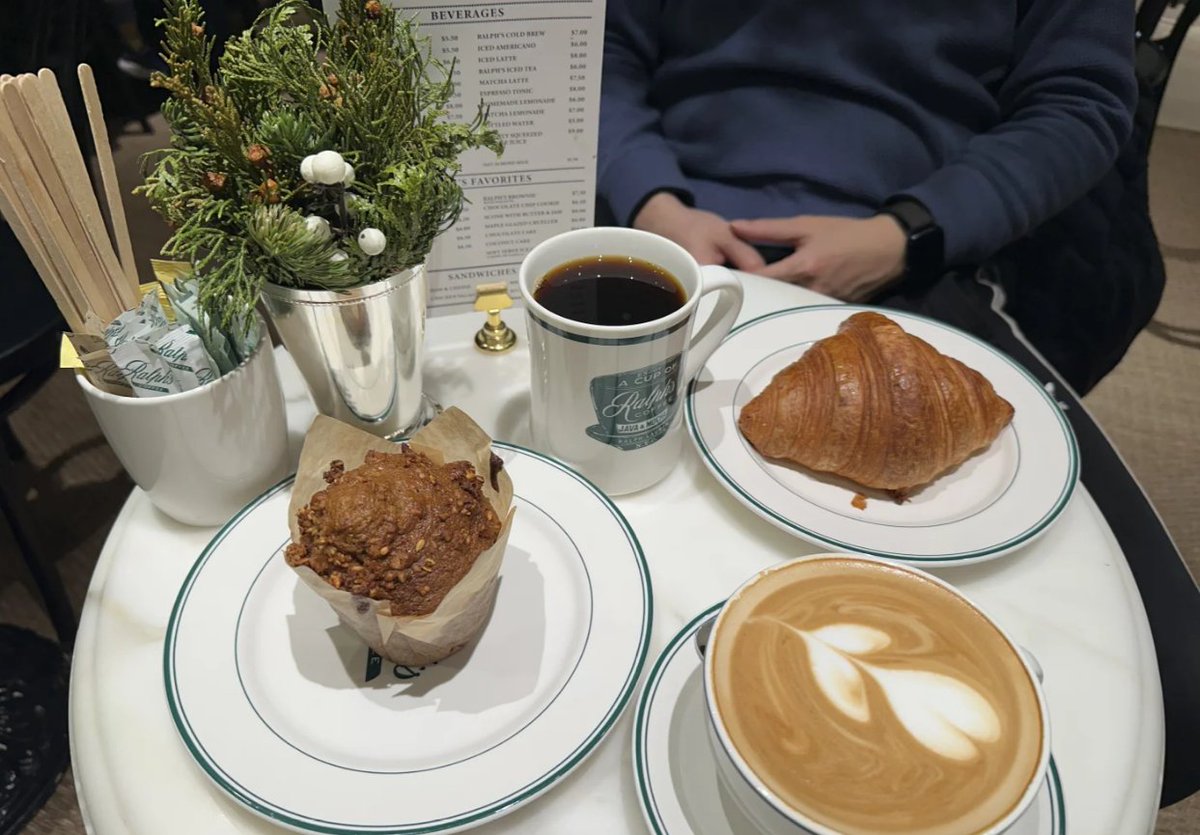 CakeFc's tweet image. Afternoon tea is a small rebellion against a chaotic world