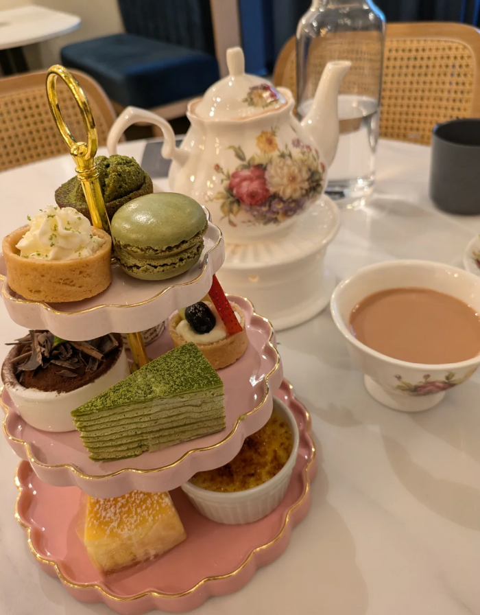 CakeFc's tweet image. Afternoon tea is a small rebellion against a chaotic world
