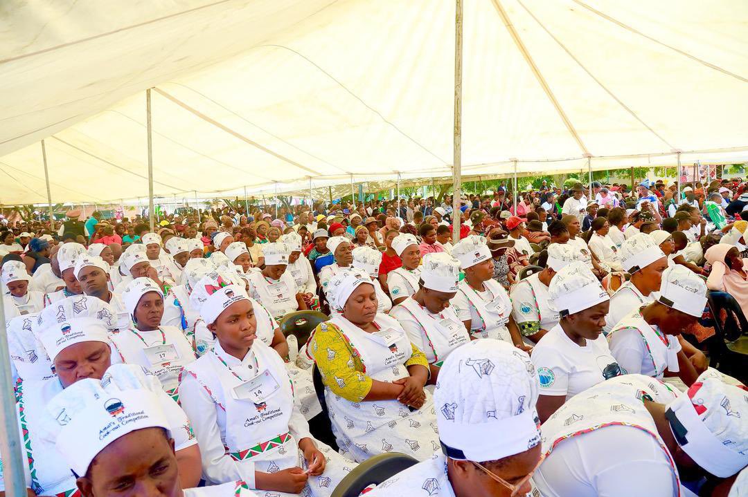 ZtaUpdates's tweet photo. Addressing at the Manicaland Provincial Traditional Cookout Competitions today, @MOTHI_ZIMBABWE Minister, Hon @BarbaraRwodzi explicitly explained how the nation will use its natural endowments to attain Vision 2030 and eventually meet the UN Sustainable Development Goals (SDGs). 

The Minister appreciated various initiatives by @ZimFirstLady, Dr. Auxillia Mnangagwa, which are contributing to tourism development in the country. Cultural festivals like the Traditional Cookout not only celebrate Zimbabwe's rich culinary heritage but also foster community engagement and pride. By promoting local traditions and cuisines, the nation strengthens its identity and enhances its appeal as a tourist destination.

Minister Rwodzi indicated that the 2025 Sanganani/Hlanganani/Kumbanayi will be held in Mutare in line with the Decentralisation and Devolution agenda. She also revealed that resonating with the Ministry's heritage-based strategy, the Ministry is advocating for eco-tourism, MICE tourism through building conferencing infrastructure, and industrial tourism by establishing a diamond factory in Manicaland Province. In addition, Air Zimbabwe will be flying to Mutare by September 2025.

#ExperienceZimbabwe  
#ZimBho👍  
#GastronomyTourism #TraditionalCookoutCompetition  
#ManicalandProvince