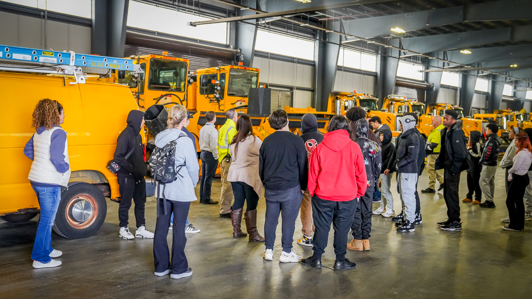 IFlyRhodeIsland's tweet image. We had special guests visit us for an airport tour as part of their Apprenticeship Exploration Program! The students got a firsthand look at what makes an airport run—from the fire station to the maintenance facility.🛬📚💙#FlyRI #LearningTakesFlight #SchoolTrip