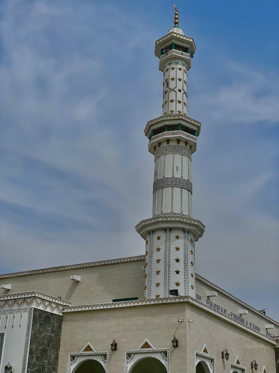 Just passing by beauty 🤍 Where the call to prayer meets the beauty of the sky 😻