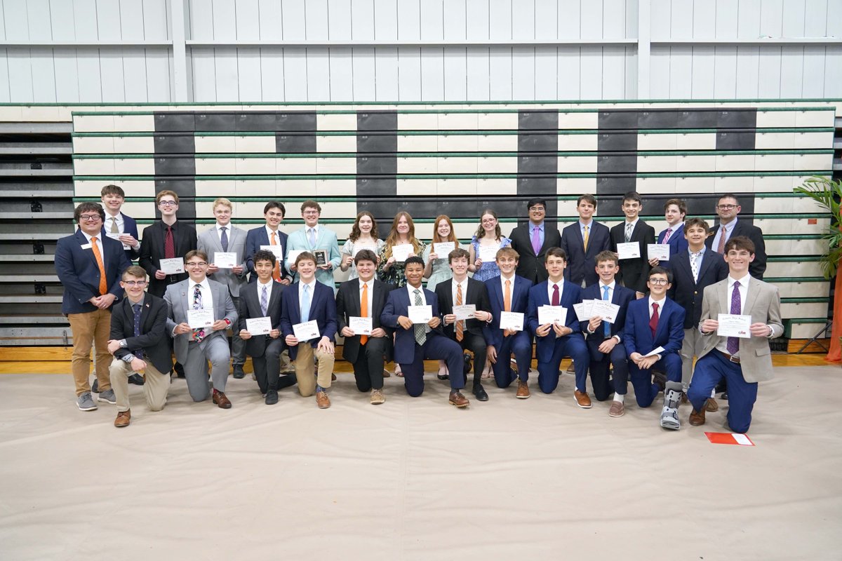 Last night, we honored student leaders &amp; special character award winners at our annual Leadership Convocation. Congrats to this school year’s club officers, scholarship winners, &amp; members of our band &amp; choir programs who received honors! More here: bit.ly/3Yq5IPC.