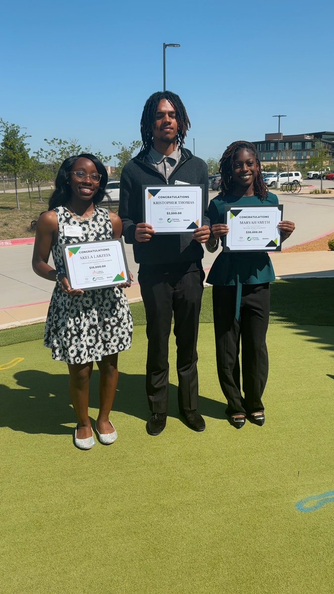 DWCarterHS's tweet photo. Fairway to Success Notification Day was a SUCCESS for the 3 students: Akela Larzeia, Kristopher Thomas, Maryah Smith (left to right). Thank you Coach Calahan for coordinating this opportunity for our students. https://t.co/OwPqR3bSfX