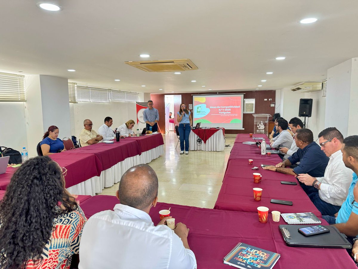 ¡La provincia Yariguíes comenzó el año construyendo futuro! En la Sesión N.° 1-2025 de la Mesa de Competitividad, instalamos un espacio de diálogo clave para el desarrollo regional.