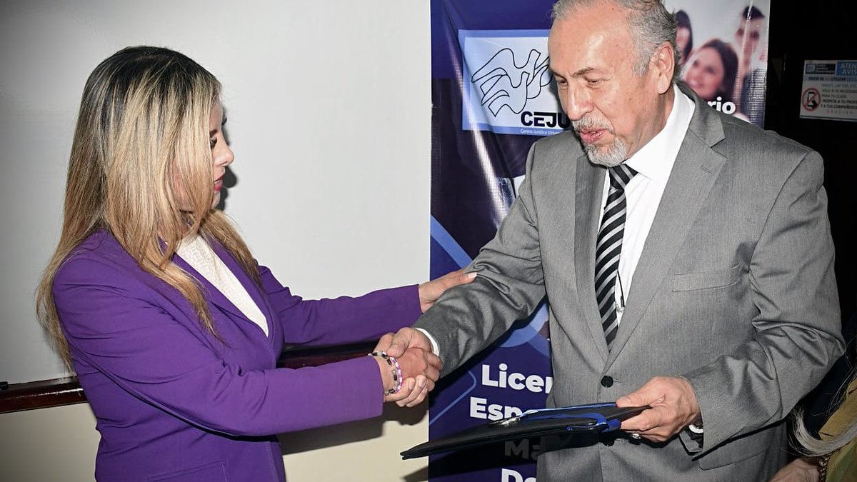 RuthVillanuevaC's tweet photo. Comparto momentos en los cuales la Dra. Marisela Morales Ibáñez (@MariselaRed) participó en el @CEJU_mx, impartiendo la Conferencia “La Reforma Judicial en México”, habiendo sido reconocida por la comunidad estudiantil por su amplio conocimiento en la materia y profesionalismo.🇲🇽 https://t.co/pG6NZeISk4