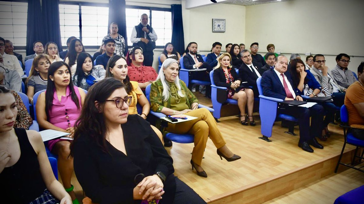 Comparto momentos en los cuales la Dra. Marisela Morales Ibáñez (<a href="/MariselaRed/">Marisela Morales Ibáñez</a>) participó en el <a href="/CEJU_mx/">Centro Jurídico Universitario</a>, impartiendo la Conferencia “La Reforma Judicial en México”, habiendo sido reconocida por la comunidad estudiantil por su amplio conocimiento en la materia y profesionalismo.🇲🇽