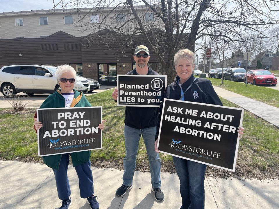 IowaRTL's tweet photo. During the 40 Days for Life Spring Prayer Campaign, we prayed on the sidewalk in front of the Des Moines Susan Knapp Planned Parenthood near Drake University, as well as the Ames Planned Parenthood near Iowa State University. https://t.co/IxRSHVp7Cr https://t.co/PeCnocHgEa