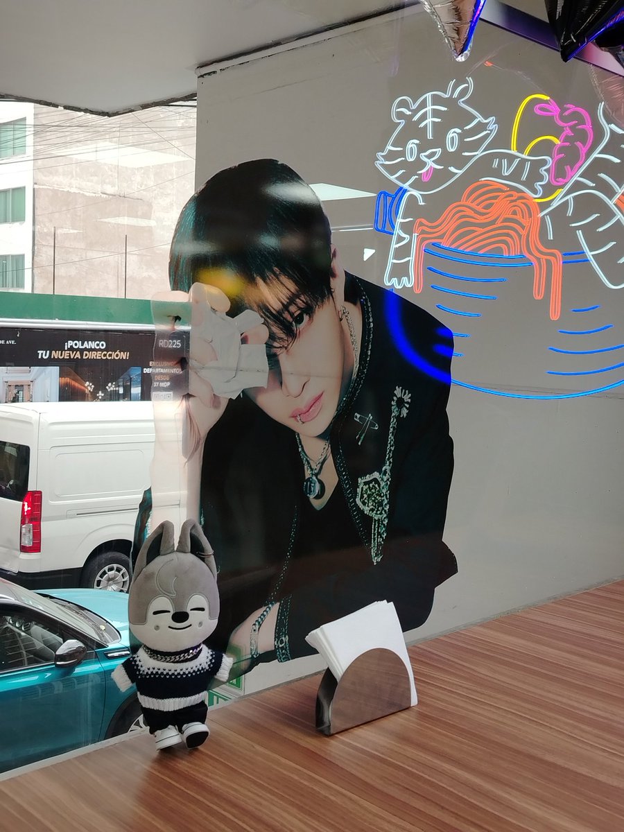 cloudyxbang's tweet photo. el otro día me fui a un restaurante de ramensito y lleve a la bendi 💗 https://t.co/Ge6330h9Re