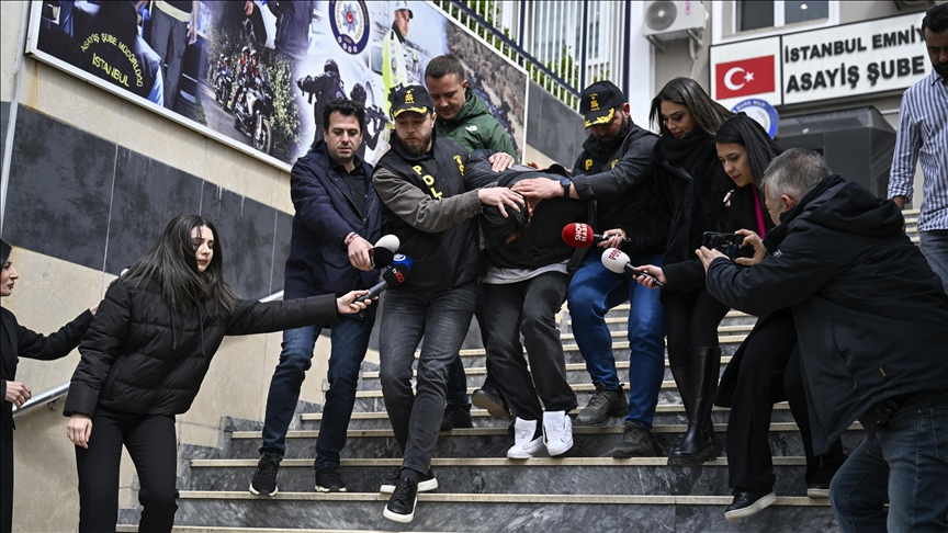 İstanbul Kadıköy'de bıçaklanarak öldürülen Mattia Ahmet Minguzzi'nin ailesini tehdit eden 5 zanlı tutuklandı v.aa.com.tr/3535154