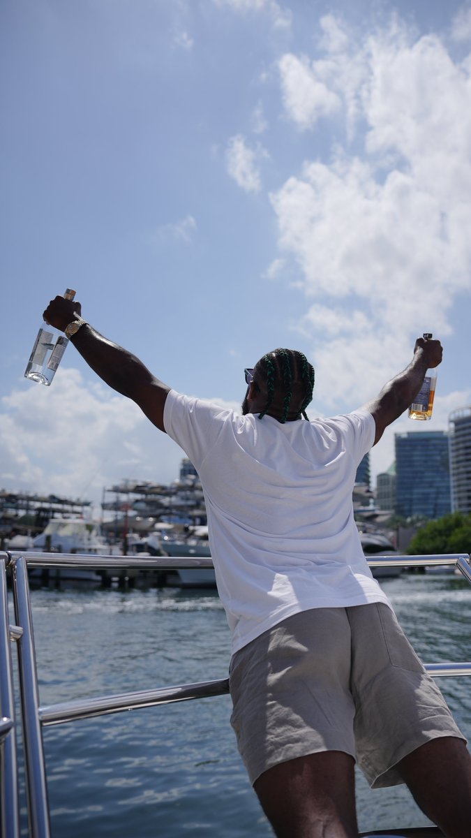 funkmasterMMA's tweet image. After ceremony weigh-ins, come meet me over at Grails Miami sports bar to try my Funk Harbor rum and grab a flick!
6:30pm-7:30pm
#UFC314 #FunkHarborRum