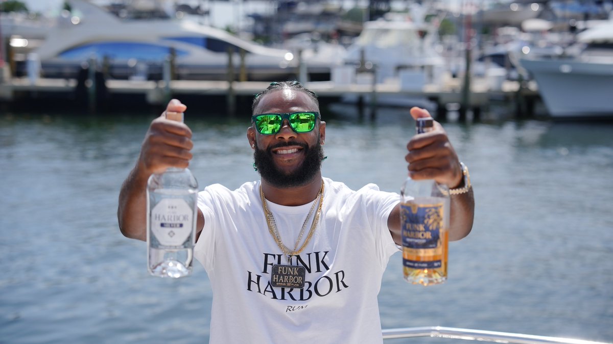 funkmasterMMA's tweet image. After ceremony weigh-ins, come meet me over at Grails Miami sports bar to try my Funk Harbor rum and grab a flick!
6:30pm-7:30pm
#UFC314 #FunkHarborRum
