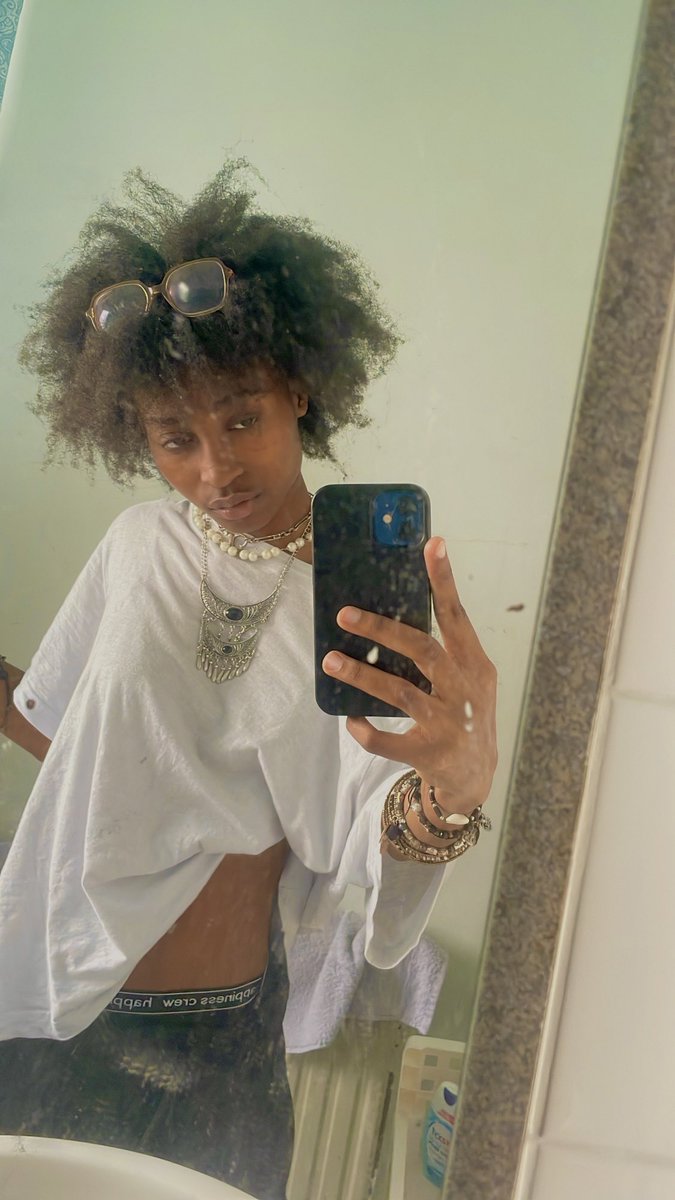 emmaffable's tweet image. Nik1miroircrade cependant #ontop #goated 🤟🏾🤟🏾🤟🏾