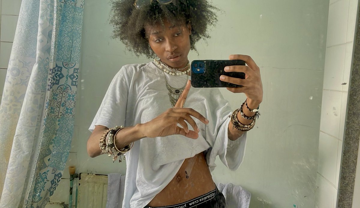 emmaffable's tweet image. Nik1miroircrade cependant #ontop #goated 🤟🏾🤟🏾🤟🏾