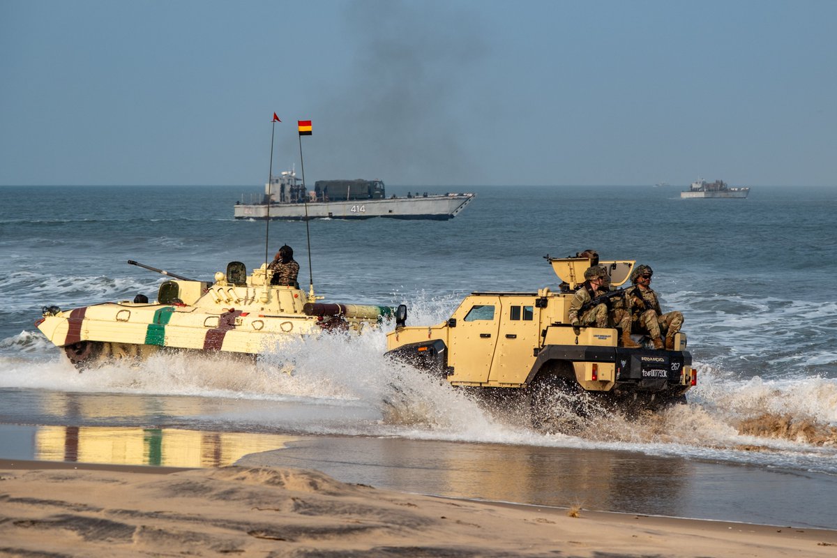 USPacificFleet's tweet photo. 🇺🇸🇮🇳 U.S. Marines, Indian Army troops, and naval forces hit the shores of Kakinada Beach during Exercise #TigerTriumph2025 🐯🌊

Amphibious landings, joint drills &amp; disaster response ops all aimed at boosting Indo-Pacific security and U.S.-India interoperability. https://t.co/oPmazuIylE