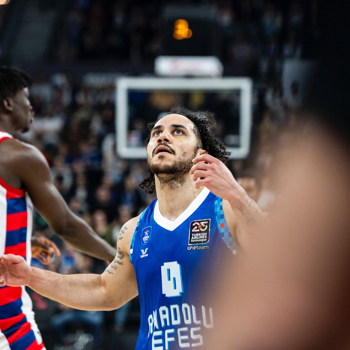 🔥ANADOLU EFES PLAY-OFF’DA !
 
🎟️ EuroLeague’in son haftasında evinde Zalgiris ile karşılaşan temsilcimiz Anadolu Efes, rakibini 87-77 mağlup etti ve play-off biletini aldı. 

🔵 Temsilcimiz üst üste 8. Galibiyetini alarak ligi tamamladı.