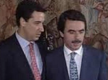 antonio_arnau's tweet photo. Así es. #Zaplana, como autor intelectual, necesita un Empresario Contratista habitual con GV.
El Acuerdo con #Cotino incluye tb vender al sector Liberal del PP, haciendo Presidente a #Camps del sector Cristiano,y  para facilitarlo #Aznar le nombró Ministro. #Mazón era el Director General q firmaba.
Después Zaplana no se siente apoyado por PP y, pasa a los suyos a Ciudadanos, vaciando el PP alicantino. Mazón, ante la grave fuga, es comprado por PP con La Diputación y se queda.
Camps se libra en su Juicio gracias a la muerte de Cotino, testigo principal d Fiscalía.
En #València La Fiesta no acaba nunca.
