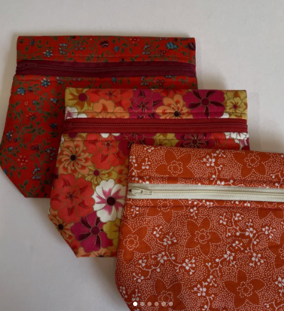 AvantGardeShows's tweet image. “I love creating beautiful items on my sewing machine!  My passion is inspired by the lure of  good quality cottons, bold colors, and themed prints!” – Luann Williams, The Fussy Cut Shoppe (2025 Chagrin Falls Spring Avant-Garde Art &amp;amp; Craft Show Vendor) #purses #handmadebags