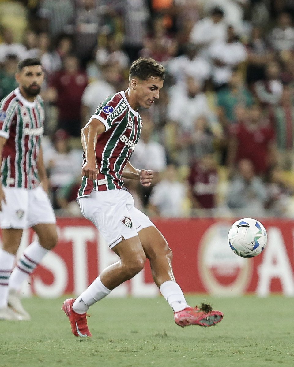 FluminenseFC's tweet photo. Atuação gigante na goleada de ontem! Joga muito, Bernal! 🇭🇺🇭🇺🇭🇺 https://t.co/bVI1UzXx8q