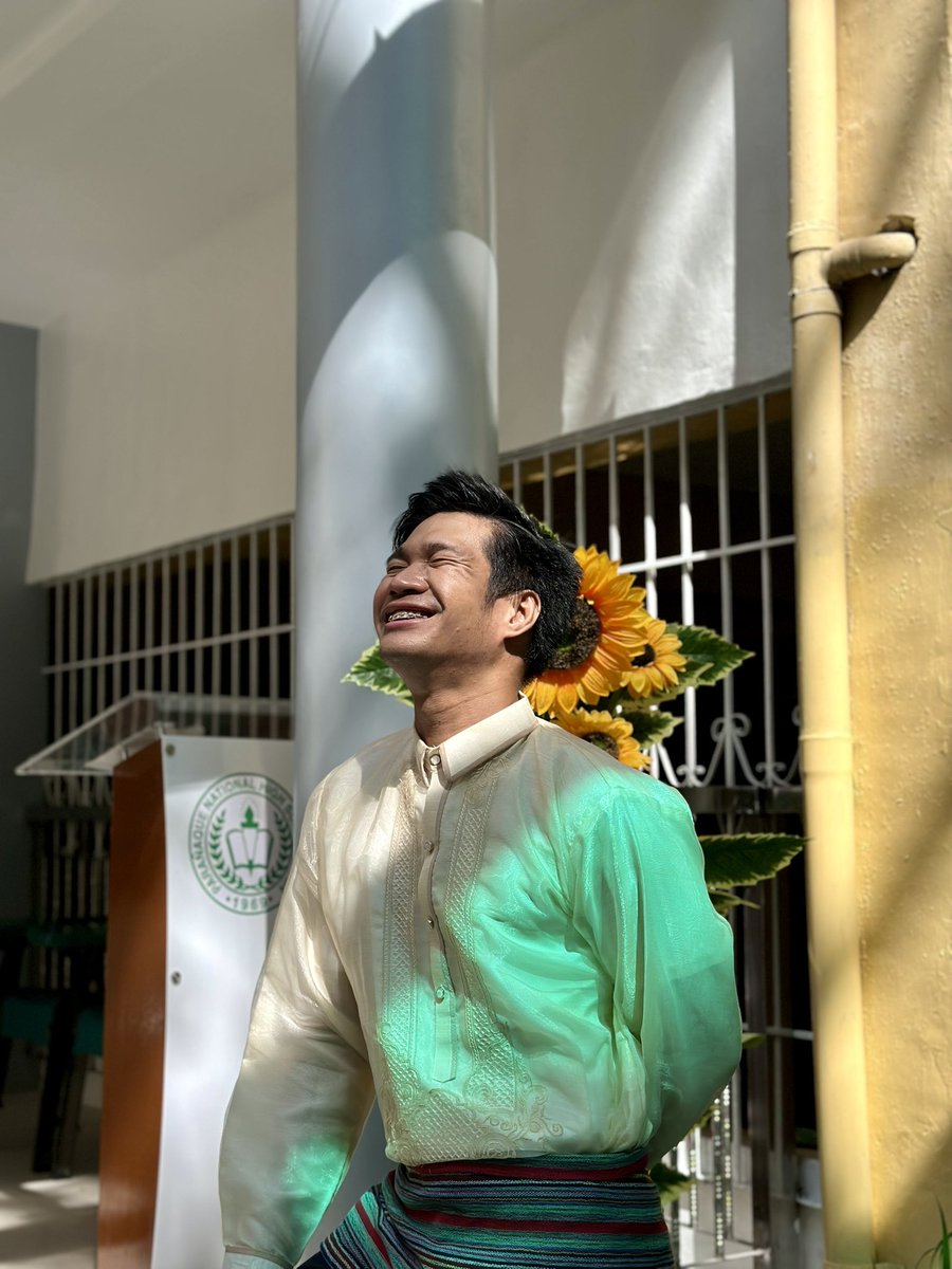 AlejoJann's tweet photo. This year’s eksena ng teacher na tamad na pag sinabeng time out na, wala nang pakealam during the 8th Senior High School Commencement Exercises. Haaha https://t.co/Esg48ngsZ1