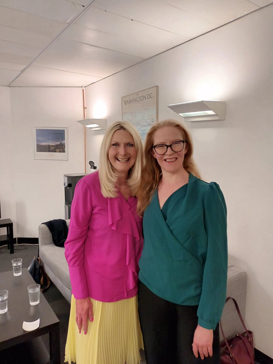 Fantastic to see the brilliant <a href="/Pension_Helen/">Helen Morrissey</a> again. Green room snap before we were on <a href="/Channel4News/">Channel 4 News</a> together on what the US trade tariffs mean for your money #TrumpsTariffs #Pensions #Mortgages #Holidaymoney #Investments