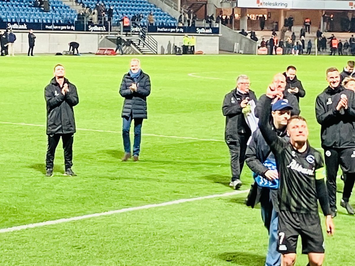 SrenPlovgaard's tweet photo. Gla’e fynboer… #obdk #efbob https://t.co/TzJqBO61Xf