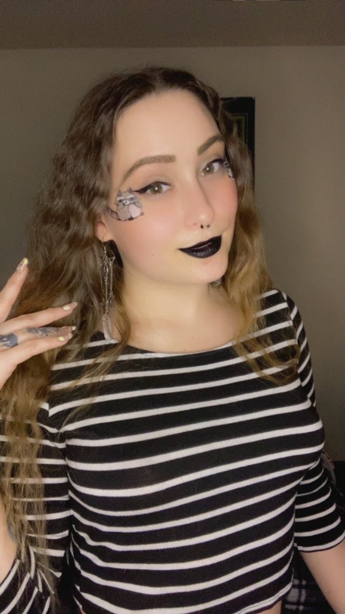 TinyEvilT's tweet photo. Had to draw raccoons 🦝 they’re so cute I’ll see you on kik soon! ☺️😜🤞🏻💋#fyp#model https://t.co/KcSl8Ik8v4