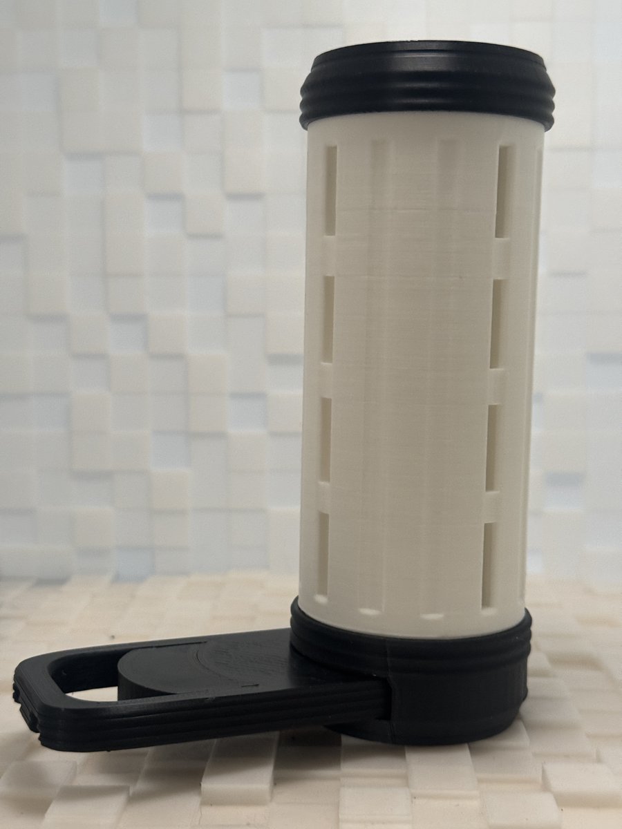 Okay, everone, the #MakerChip Dispenser is now available on #MakerWorld!

Please help me get the message out by retweeting this thread.😊

(Link in the next message.)

Enjoy!