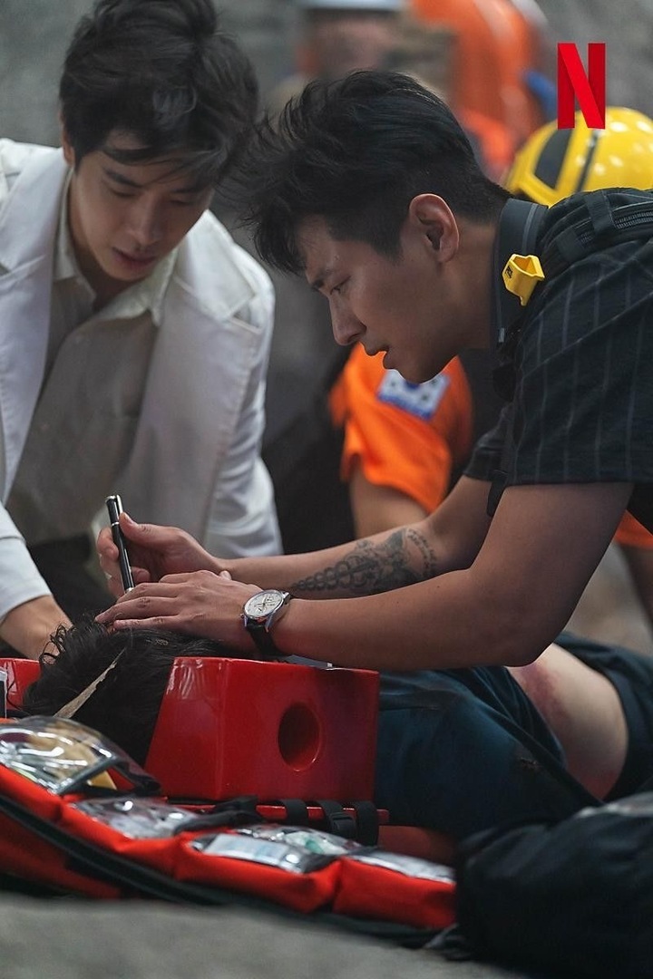 kdrama_menfess's tweet image. scene tercakep ju jihoon di •kdm• trauma code, setuju ga?