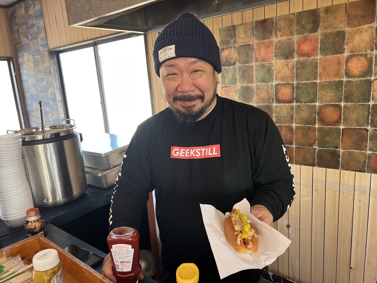 cosnavi1's tweet photo. 本日のケータリングはチリドック、豚汁、焼きそば！　おかわりあるよ！
チリドックはお手製で昨日、1日仕込みましたよ！

4/12(土) 確定野焼き後の大平原 朝霧高原【爆破あり】 https://t.co/BVl9LMPgWV