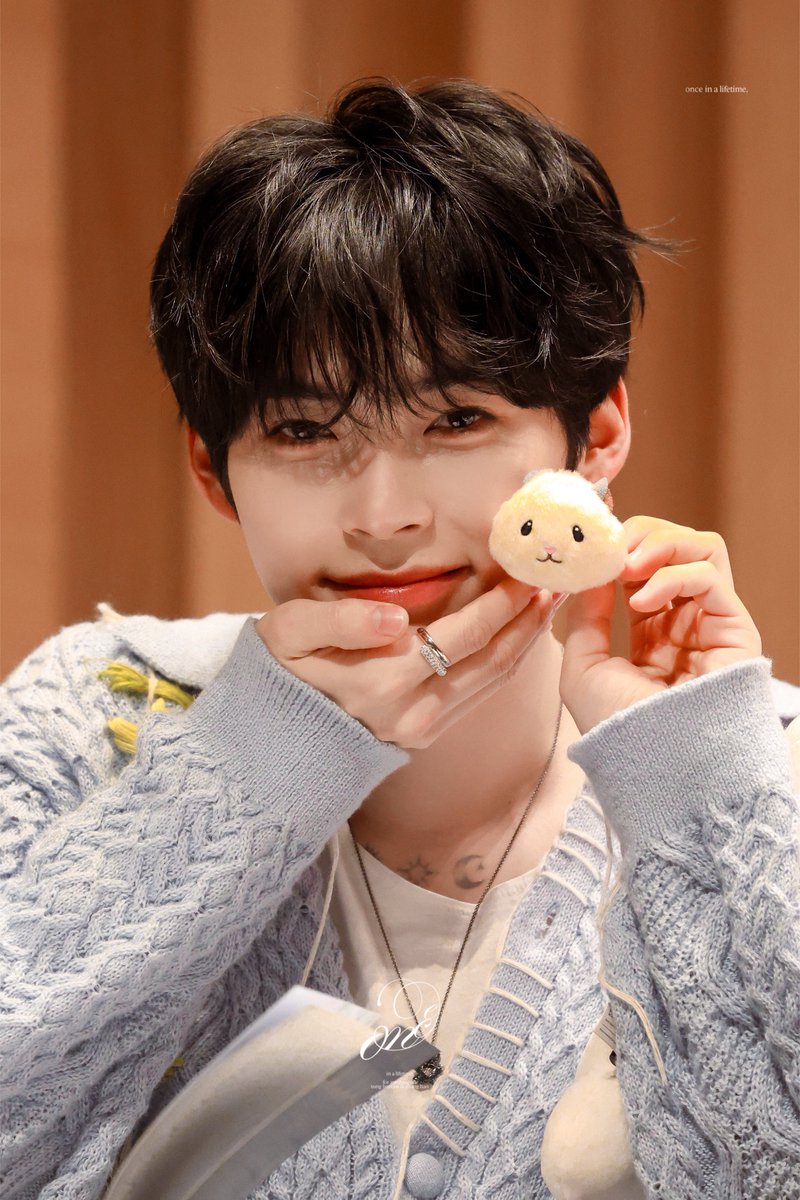 once_420's tweet photo. 250323 팬싸

오늘은 세계 햄스터의 날이니까 🐹ദി(˵ •̀ ᴗ - ˵ )

#성한빈 #SUNGHANBIN #ソンハンビン #成韩彬 https://t.co/K1N03ujQ69