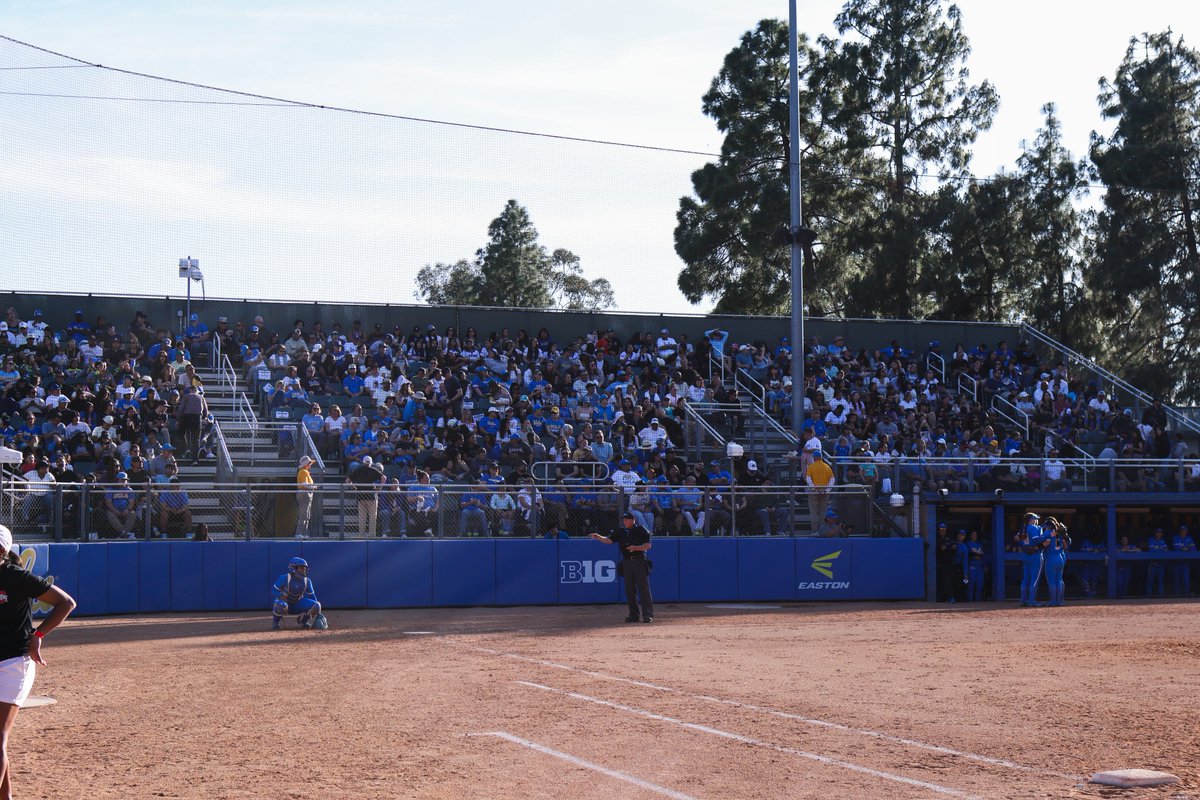 𝗕𝗥𝗨𝗜𝗡 𝗡𝗔𝗧𝗜𝗢𝗡 🗣️

Advance tickets for Saturday and Sunday's games are sold out. But good news! There are still limited walk-up tickets at Easton Stadium both days.

Thank you for your support! 

#GoBruins 🥎👏