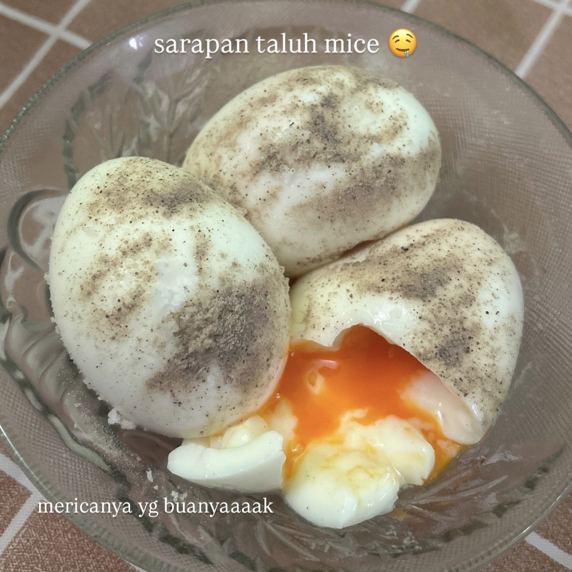 Yuk sarapan🤤
Kalau di Bali namanya taluh mice, biasanya pakai telur ayam kampung, kalau aku pakai telur omega karena jual telur omega. Bisa COD sekitar Denpasar, ayo dilist yg mau ☺️