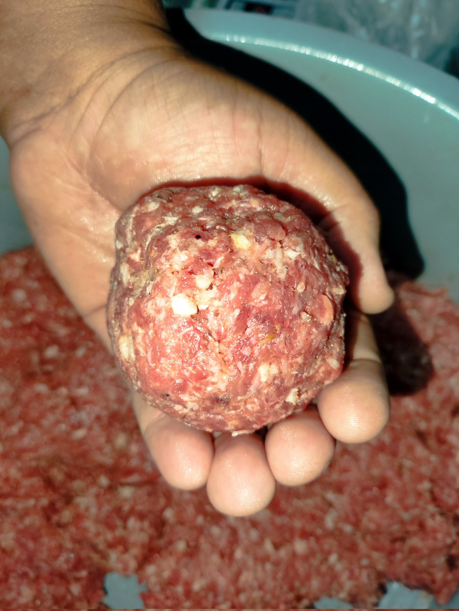 yanlopes2097's tweet photo. Vem "sextar" com o Rei da chapa, vem... Essas delícias tá imperdível, e com direto a 10% no primeiro pedido e batatinha grátis para cada hambúrguer.🍔🍟#Hamburguerartesanal #pedeifood #Reidachapa #Sextou 

Link para pedido: 👇🏾
https://t.co/hhOf4eh9M2 https://t.co/6WCAiJQ5dw